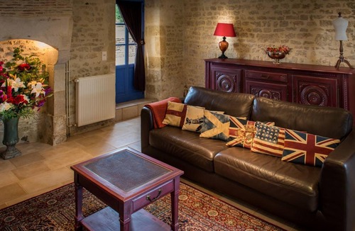 Saint-Hilaire-des-Loges Apartment | 170 m² Apartment ∙ 3 bedrooms ∙ 6 guests