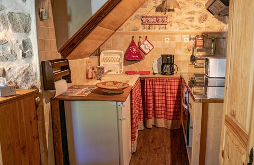 Chabottes House | 19th century house with year-round heated indoor pool.