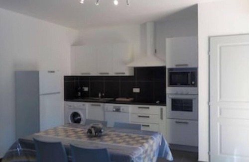 Galeria Apartment | 2-bedroom apartment heated pool wifi air conditioning 7 min beach and 1 min river
