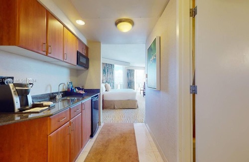 Sunny Isles Beach Hotel | 2-Bedroom Ocean View Apartment with Kitchen in Luxury Beach Resort