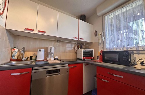 Boyardville Apartment | 2-Room Apartment with Balcony 700m from Beach