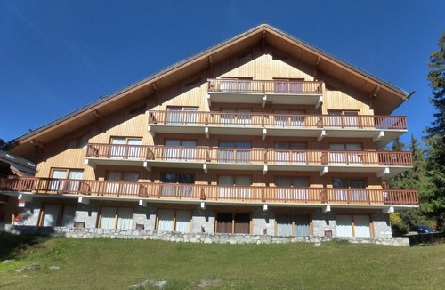 Meribel Apartment | 2-room cabin for 6, Méribel Altiport, ski-in/ski-out, mountain views, pets welcome, free Wi-Fi