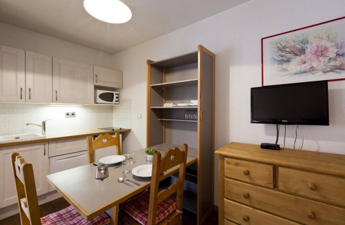 Brides-les-Bains Apartment | 200m from ski lifts, 3rd floor, view mountain, balcony, parking, tv, ski locker, 24m²