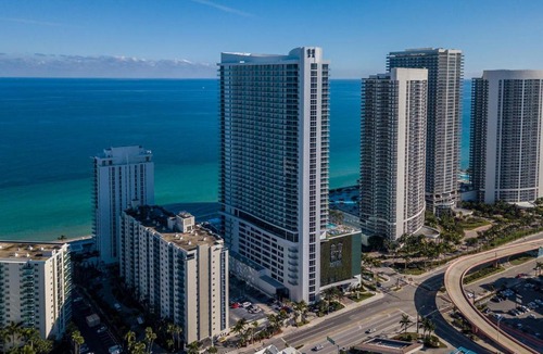 Hollywood South Central Beach Apartment | 25 min to FIFA! Heaven Resort - 2BDR BEACH HOME WITH OCEAN VIEW HOLLYWOOD!