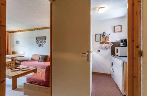 Meribel-Mottaret Apartment | 25m from ski slopes, 1st floor, view ski slopes, balcony, tv, ski locker, 42m², Méribel-Mottaret