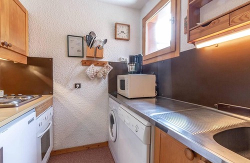 Meribel-Mottaret Apartment | 25m from ski slopes, 1st floor, view ski slopes, balcony, tv, ski locker, 42m², Méribel-Mottaret