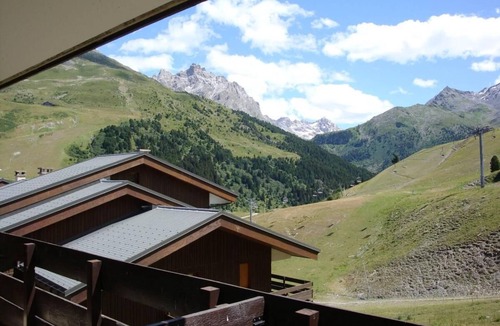 Meribel-Mottaret Apartment | 25m from ski slopes, 1st floor, view ski slopes, balcony, tv, ski locker, 42m², Méribel-Mottaret