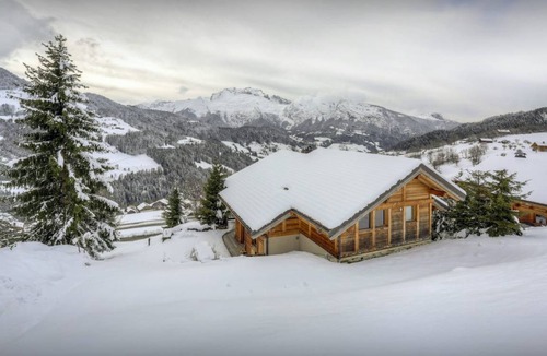 Manigod Ski Chalet | 260 m² Chalet ∙ 8 bedrooms ∙ 15 guests
