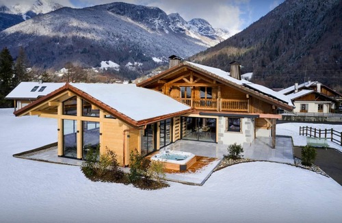 Thones Ski Chalet | 275 m² Chalet ∙ 5 bedrooms ∙ 12 guests