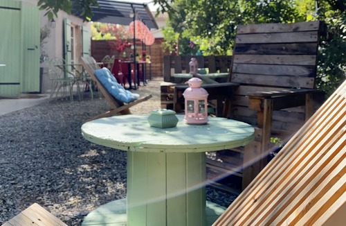 Castelnaudary House | 3* gite on the banks of the Canal du Midi, private parking and enclosed grounds