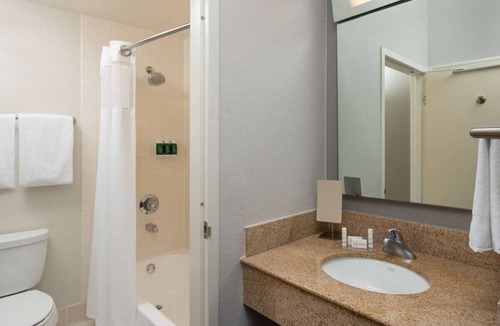 Miami Lakes Hotel | 3 Posh Units in Miami Lakes! Pet-Friendly, w/Pool, Close to Royal Oaks Park