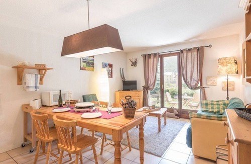 Monetier-les-Bains Apartment | 3-room apartment with garden and garage, sleeps 6, Le Monêtier-les-Bains