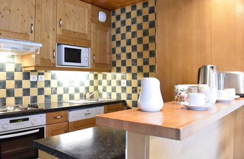 Meribel Apartment | 3-room apartment with balcony and WIFI, 150m from slopes, 6 people - Méribel