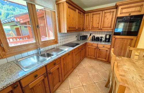 Le Bettaix Apartment | 300m from ski lifts, 2nd floor, balcony, parking, tv, ski locker, 66m², Les Menuires