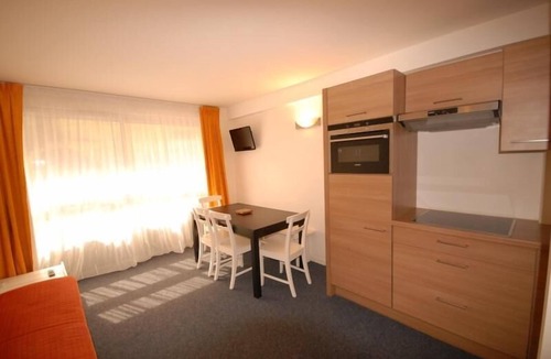 Eaux-Bonnes Apartment | 30m from ski slopes, 1st floor, view ski slopes, tv, 40m², Gourette