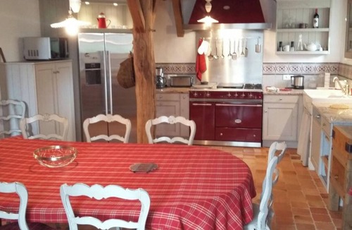 Saint-Bris-des-Bois House | 4-bedroom house for 8 people, sleeps up to 12 people