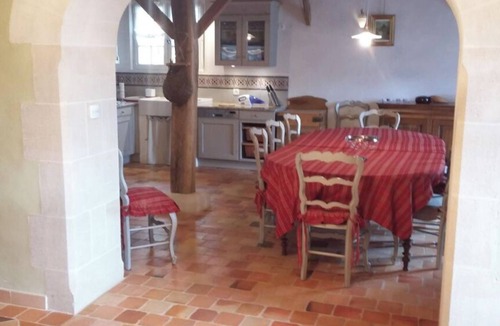 Saint-Bris-des-Bois House | 4-bedroom house for 8 people, sleeps up to 12 people