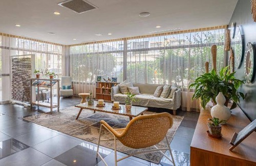 Aix-les-Bains City Center Apartment | 45 m² Serviced apartment ∙ 127 guests