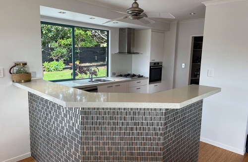 Manly House | 5 minutes to the beach.Large sunny beach house. Pet friendly