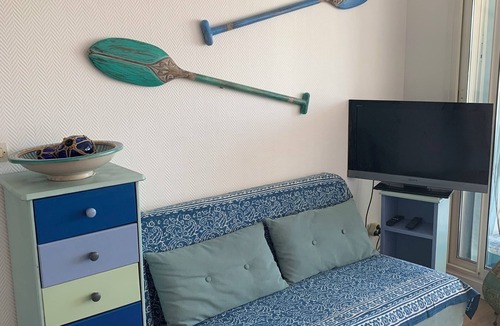 Frontignan Apartment | 5 mns walk from the beach with beautiful view of the port and ponds