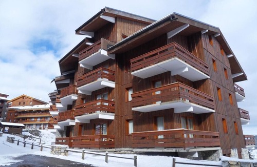 Meribel-Mottaret Apartment | 50m from ski slopes, 1st floor, view limited, balcony, 30m², Méribel-Mottaret