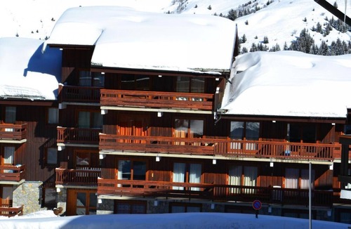 Meribel-Mottaret Apartment | 50m from ski slopes, 1st floor, view limited, balcony, 30m², Méribel-Mottaret