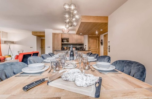 Les Boisses Apartment | 50m from ski slopes, 6th floor, fitness, swimming pool, sauna, hammam, balcony, fireplace or stove