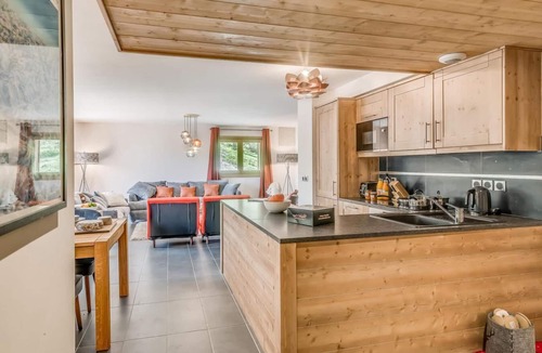 Les Boisses Apartment | 50m from ski slopes, 6th floor, fitness, swimming pool, sauna, hammam, balcony, fireplace or stove
