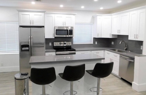 Hollywood House | 7/5 For 16 Guests-Beach View-Large Furnished Patio