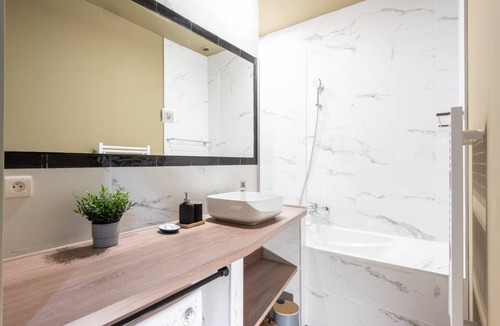 Charpennes - Charmettes Apartment | 70 m² Apartment ∙ 3 bedrooms ∙ 5 guests