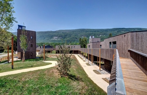 Motz Apartment | 8-Person Savoie Family Retreat