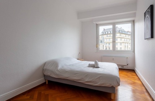 Poincare Apartment | 81 m² Apartment ∙ 2 bedrooms ∙ 4 guests