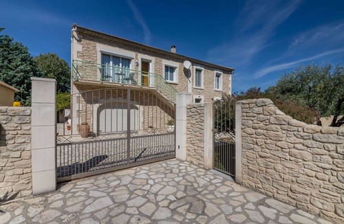 Noves House | 95 m² House ∙ 2 bedrooms ∙ 4 guests