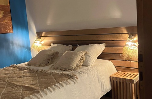 Les Echets Bed & Breakfast | A bed and breakfast in the woods