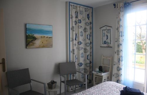 Pouille Bed & Breakfast | A la Volette, chambres d'hôtes, 2 à 6 personnes, linge et petit déjeuner inclus, jeux-cabanes pour enfants,