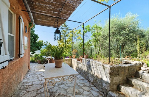 Speracedes Villa | A Stopover in an Olive Grove
