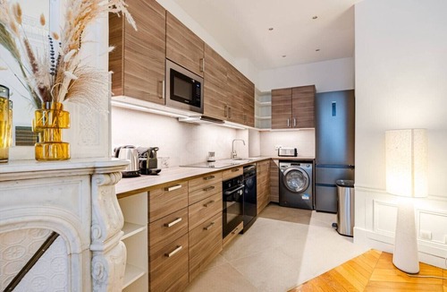 Faubourg-du-Roule Apartment | Amazing Apartment 4Bedrooms Champs Elysées