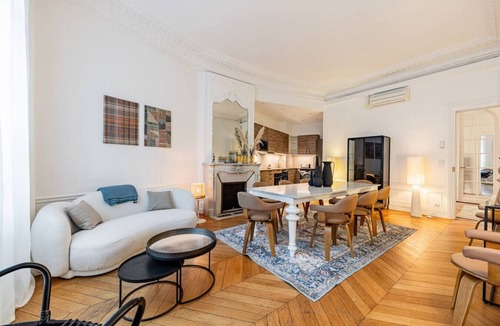 Faubourg-du-Roule Apartment | Amazing Apartment 4Bedrooms Champs Elysées
