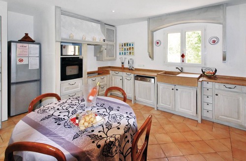 Salernes House | Amazing home in Salernes with WiFi
