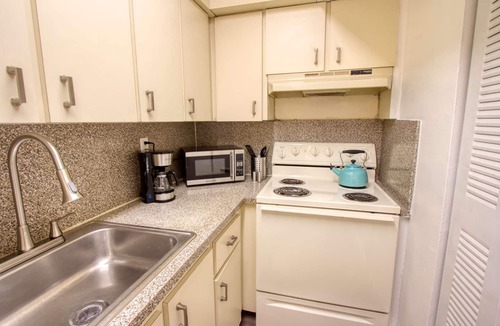 Midtown Condo | ✨ Amazing Renovated One Bedroom w/Free Parking