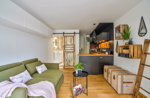 Auvers-sur-Oise Apartment | Amman - Self-contained studio with garden terrace