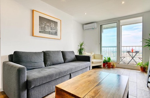 4th Arrondissement Apartment | An elegant apartment with a breathtaking view of the surrounding area