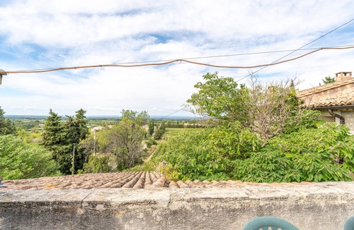 Saint-Pierre-de-Vassols Apartment | Apartment 'Chambre Orange' with Shared Pool, Shared Terrace and Wi-Fi