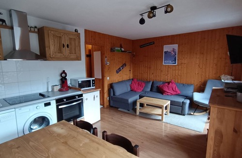 Saint-Jean-d'Arves Apartment | Apartment 6 pers, wooden chalet, swimming pool, sauna & Hammam - St-Jean-d'Arves