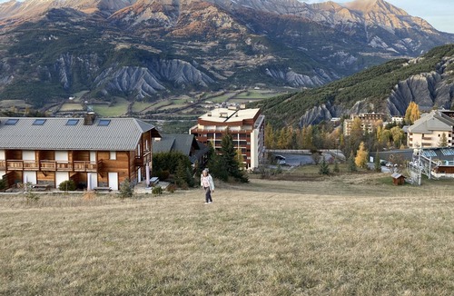 Le Sauze Apartment | Apartment at the foot of the slopes.