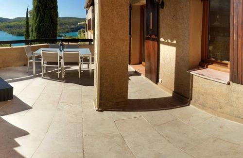 Esparron-de-Verdon Apartment | Apartment for 6 in Esparron-de-Verdon, with a wonderful lake view