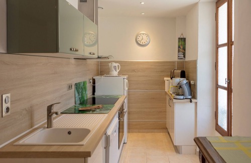 Guillaumes Apartment | Apartment for 4 people in Guillaumes Résidence Reine jeanne