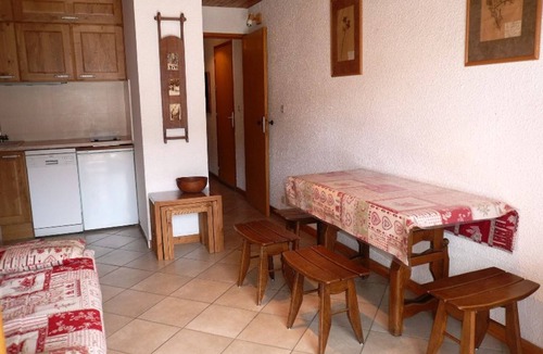 Meribel Apartment | Apartment for 4 with balcony, near slopes and shops in Méribel