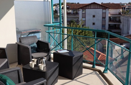 Ciboure Apartment | Apartment in Ciboure with heated pool and private parking