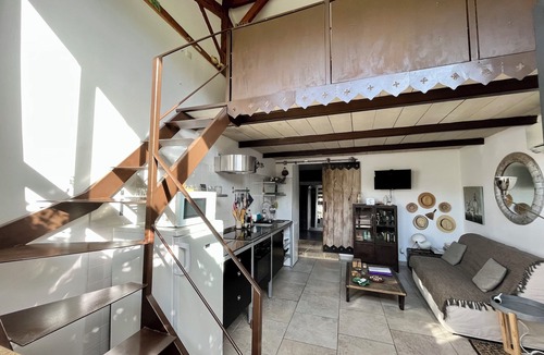 Grans House | Apartment in Provençal farmhouse with swimming pool